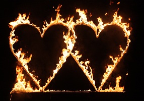 Feuershow zur Hochzeit zwei Herzen 2 Herzen