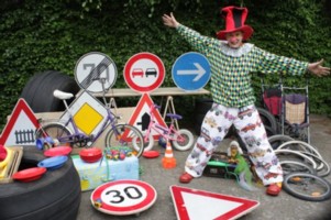 Verkehrserziehung-Clown - Clown Verkehrsbung - Sicher im Straenverkehr