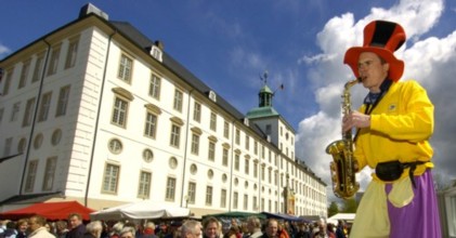 Clown Peppino mit Saxophon