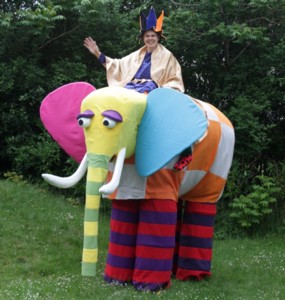 Berlin Stelzenfigur Elefant