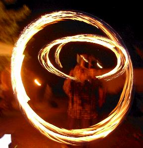 Feuershow mit B&auml;llen
