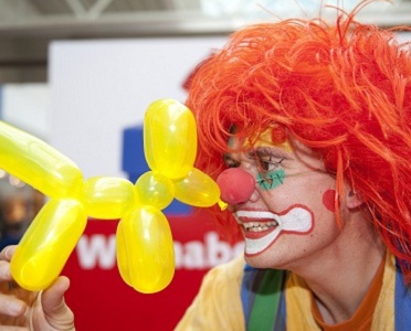 Showact Schleswig-Holstein Kleinkunst allonknstler und Spamacher Clown ern Luftballontiere Modellierballons Jonglieren Fallschirmspiele Seifenblasen Kinderprogramm Kinderanimation Kindergeburtstag Schleswig-Holstein Schleswig Flensburg