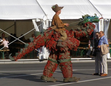 Stelzenfigur Drache