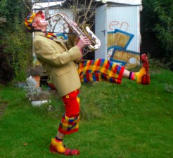 Clown Pepolino Saxophon Kinderclown Aktionsbro Delectatio Schleswig Schleswig-Holstein Flensburg Kiel